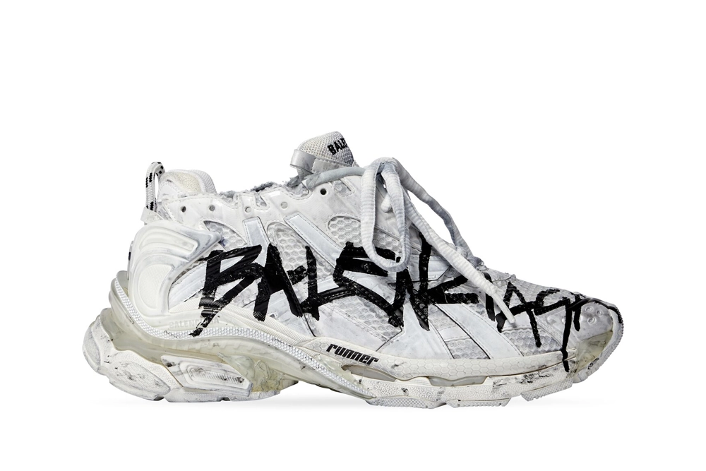 Runner-Graffiti-Sneaker-in-white-and-black-mesh-and-nylon-.webp