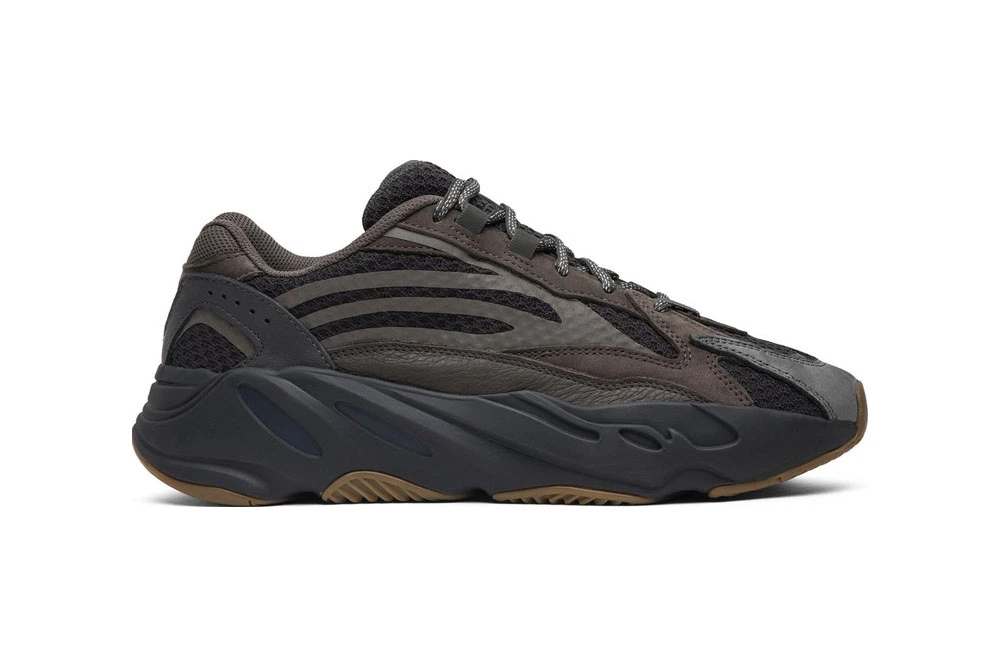 yeezy-700-6.webp